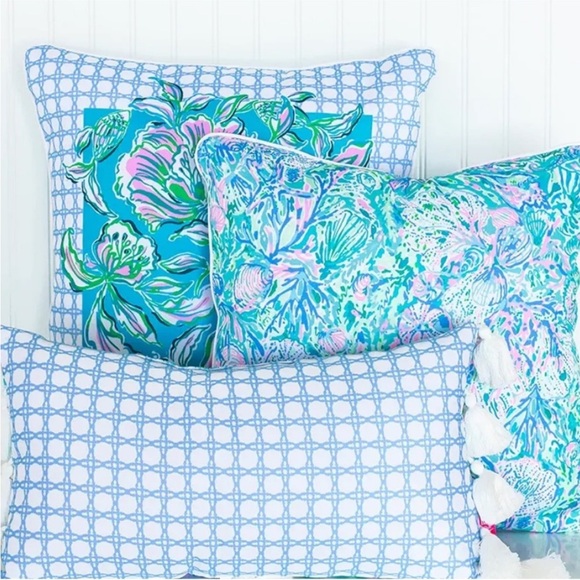Lilly P. Reversible Pillow! - Picture 5 of 5